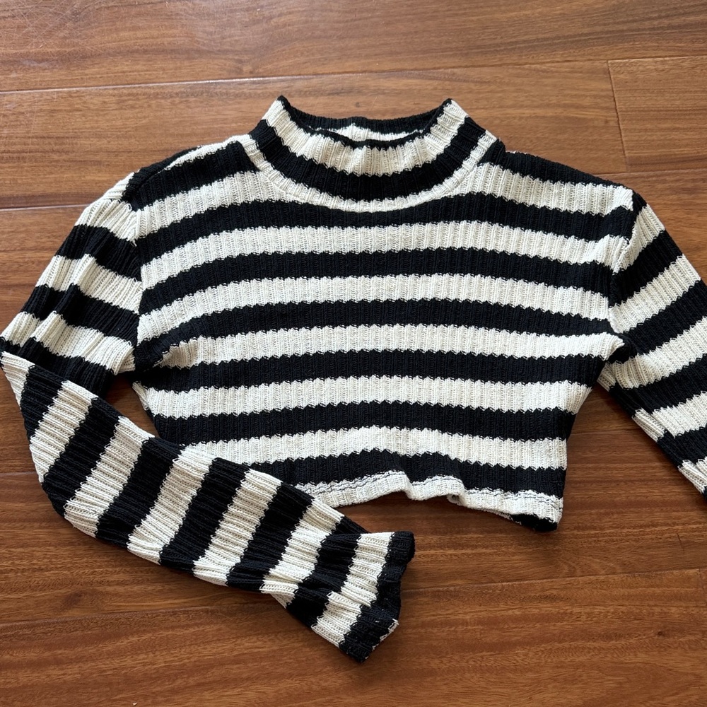 Zara Striped Black & White Cropped Knit Sweater - Women's